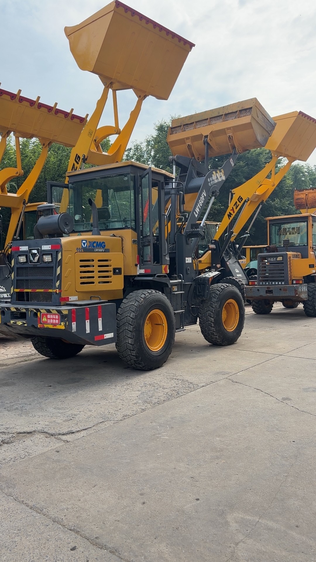 Used XE160 Crawler Excavator detail photo 2