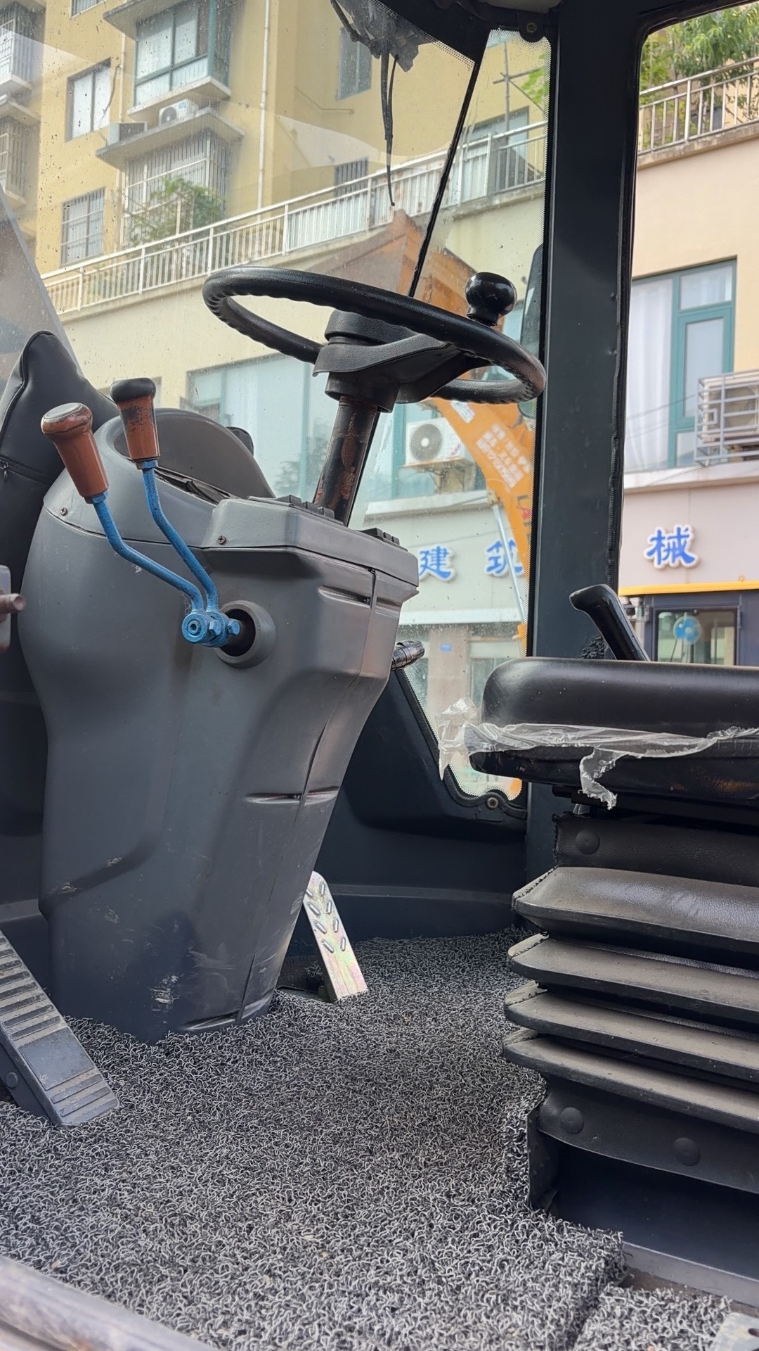 Used XE160 Crawler Excavator detail photo 6