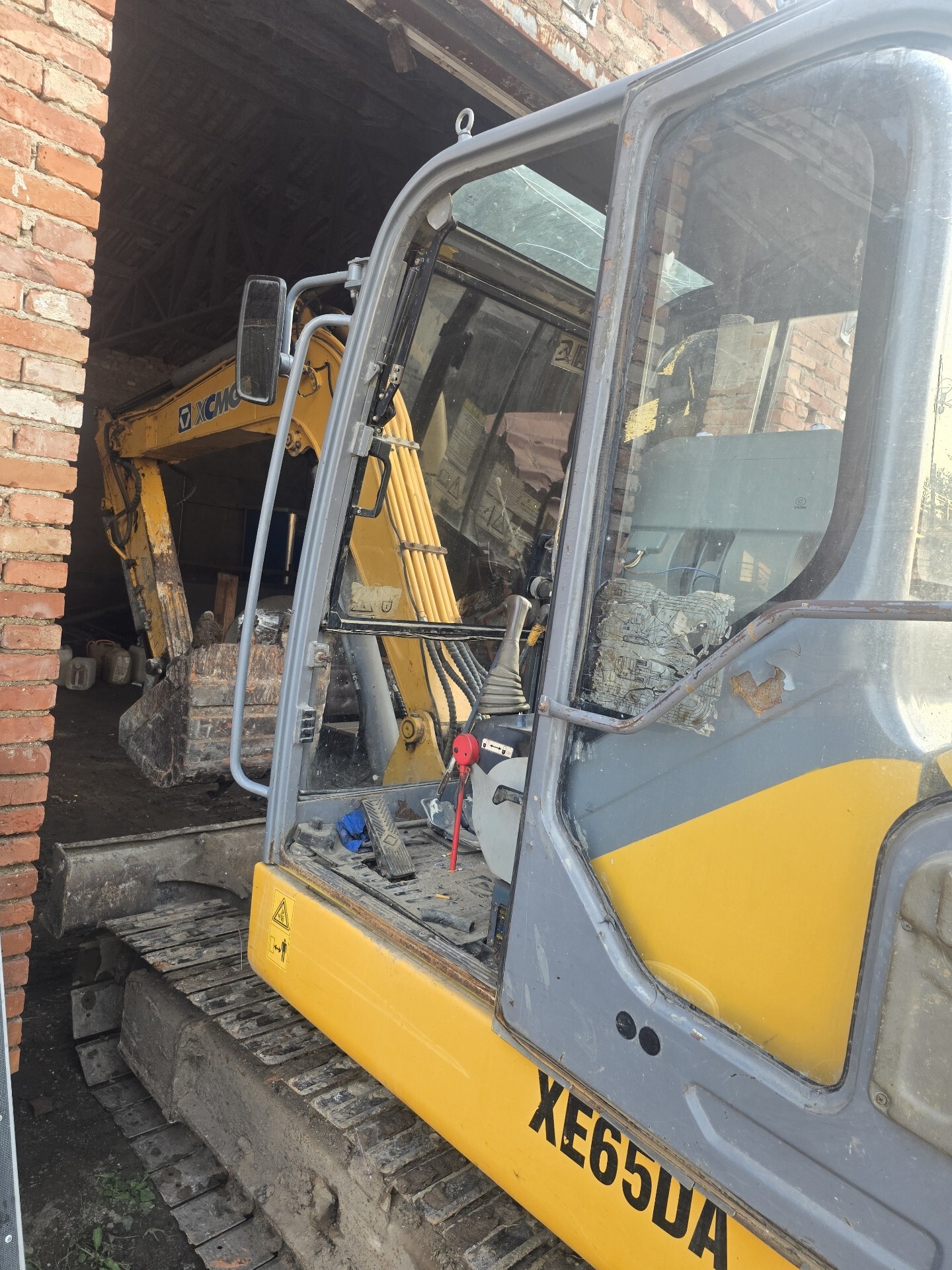 Used XE60 Crawler Excavator 2011 detail photo 2