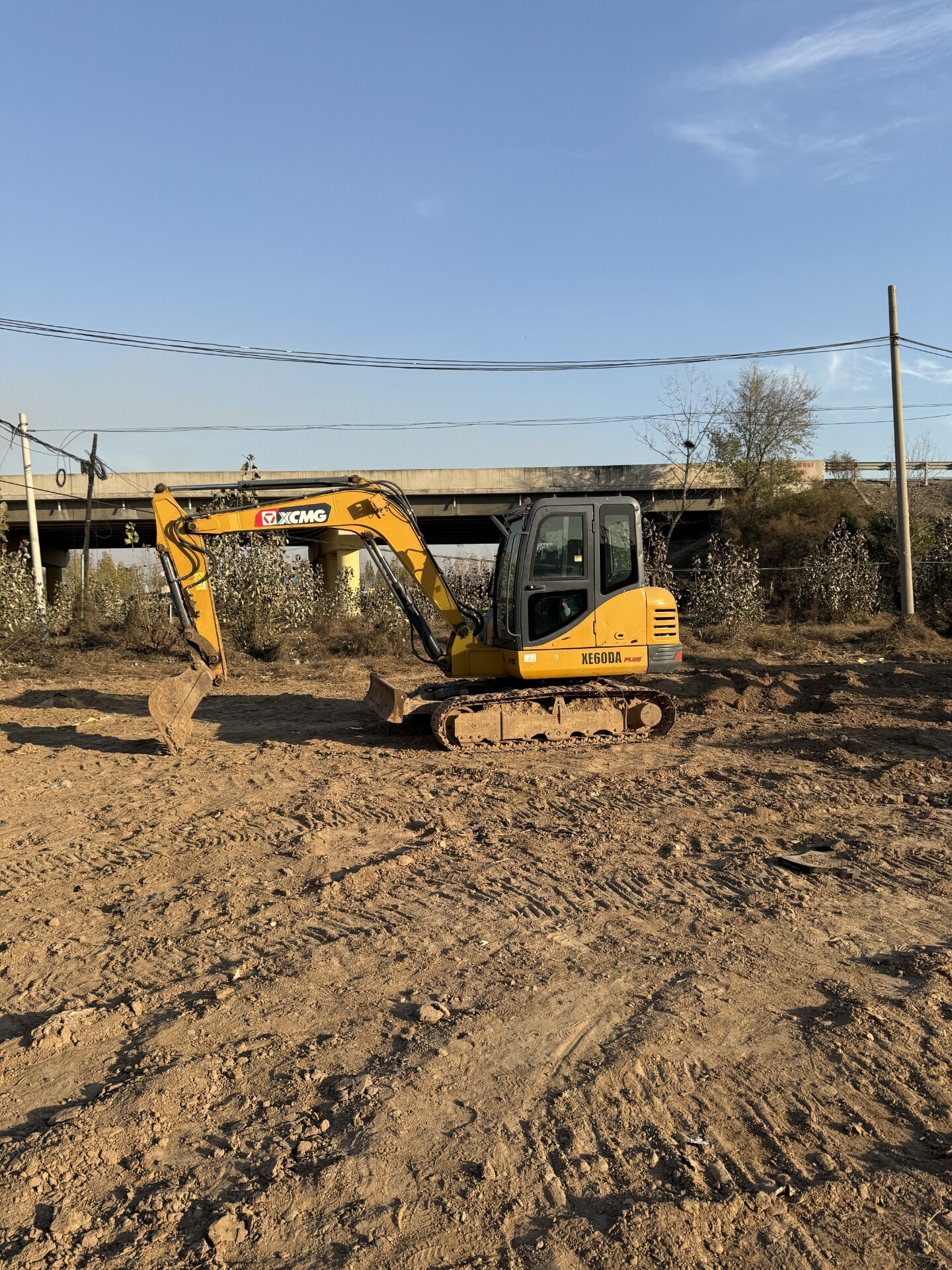 Used XE60DA Crawler Excavator detail photo 2