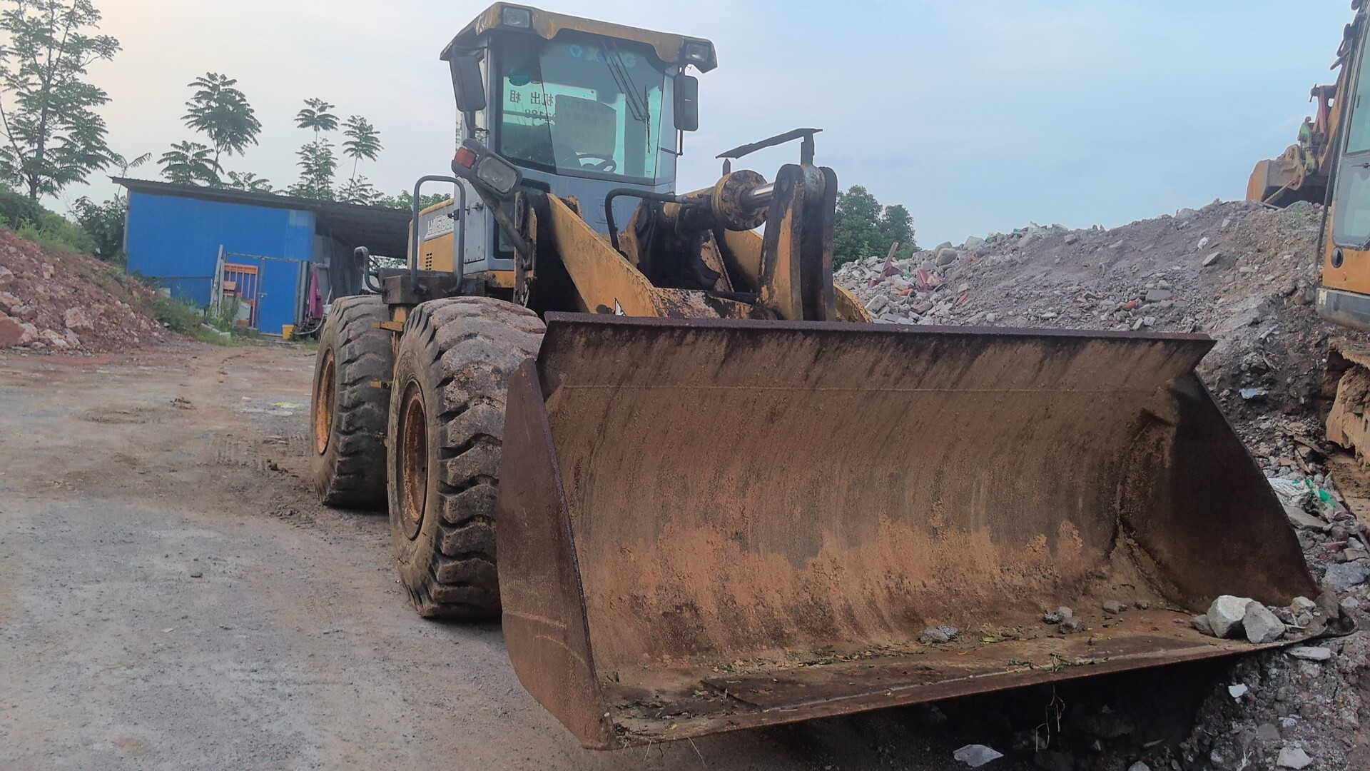 Used LW500 Wheel Loader detail photo 3