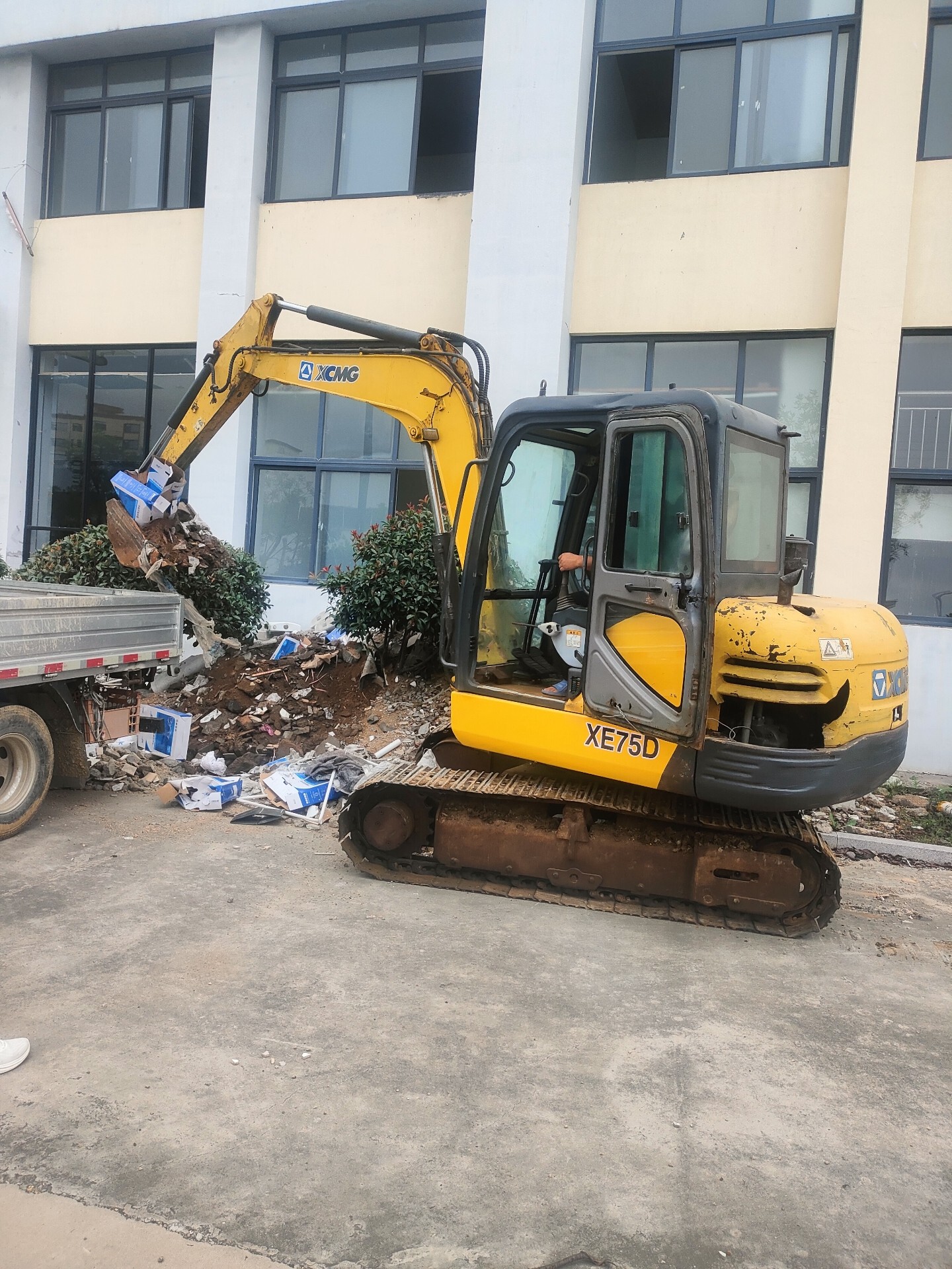 Used XE60 Crawler Excavator 2014 detail photo 2