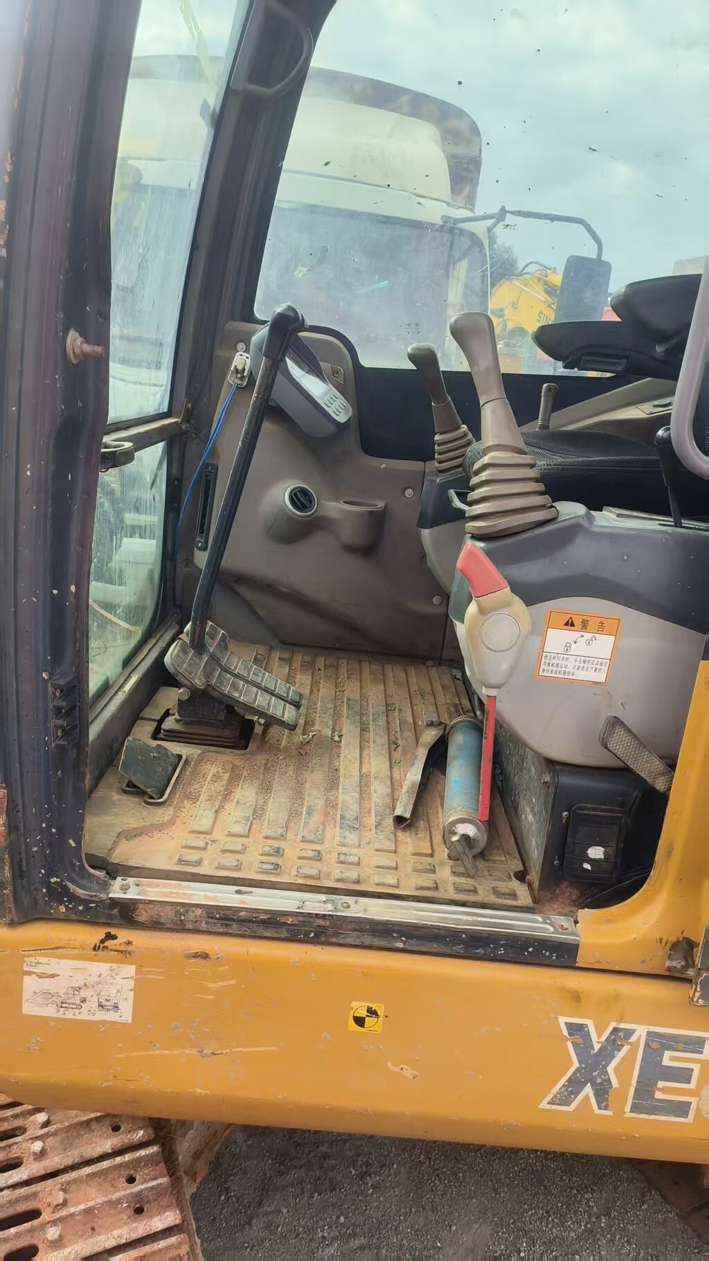 Used XE60 Crawler Excavator 2014 detail photo 6